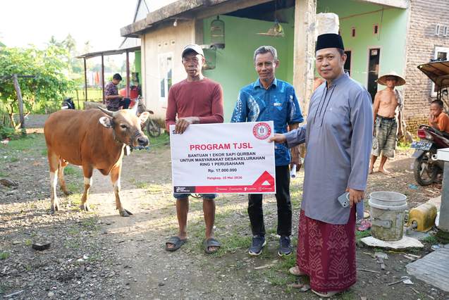 PT Semen Tonasa Serahkan Bantuan Hewan Kurban kepada Masyarakat di Wilayah Operasional